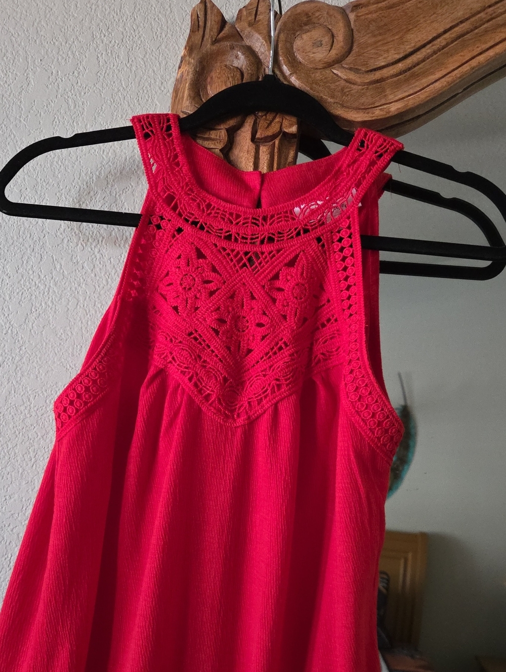 Sleeveless Crochet Yoke Tank Top - Red NEW - Picture 3 of 8